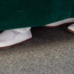 ¿Qué dice la Biblia sobre los zapatos? Descubre la verdad detrás de este tema controversial