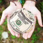 ¿Qué enseña la Biblia sobre dar dinero? Descubre la verdad aquí