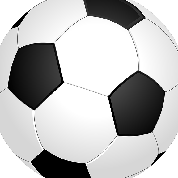 Balón de fútbol clásico blanco y negro sobre fondo claro, imagen que invita a la reflexión: ¿Es pecado jugar fútbol según la Biblia? Descubre la respuesta aquí