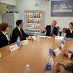 ¿Es pecado hablar de los demás según la Biblia? Descubre la respuesta aquí