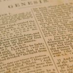 Descubre quiénes son los 40 hombres que escribieron la Biblia