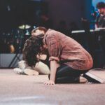 ¿Es bíblico orar por los difuntos? Descubre lo que dice la Biblia al respecto