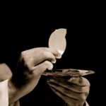 ¿Qué enseña la Biblia sobre los sacerdotes católicos? Descubre la verdad aquí