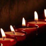 ¿Qué dice la Biblia sobre encender velas? Descubre la verdad aquí